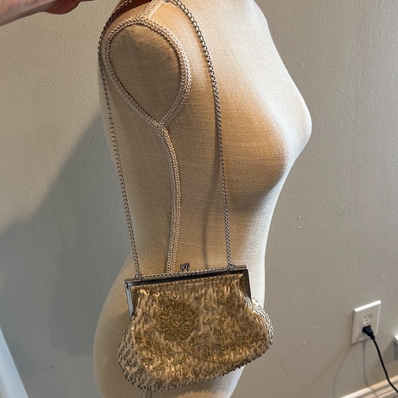๐HP๐Vintage Magid cream & silver beaded clutch w/chain - Picture 6 of 6